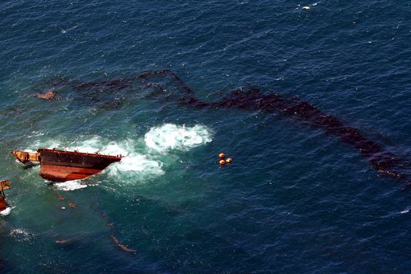 Rena Sinking on Astrolabe Reef, Rena Disaster, Oil Spill, Tauranga, New Zealand