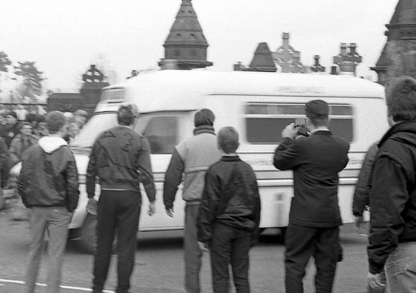 IRA funeral, Milltown Cemetery, The Troubles, Belfast, Northern Ireland, 1988