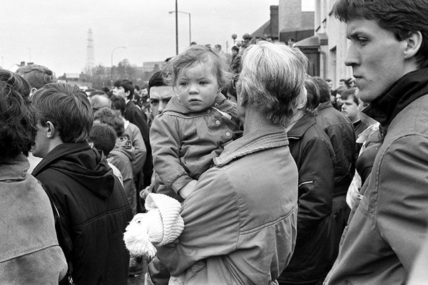 IRA funeral, Milltown Cemetery, The Troubles, Belfast, Northern Ireland, 1988