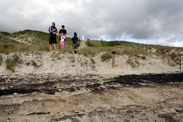Rena Disaster, Oil Spill, Tauranga, New Zealand