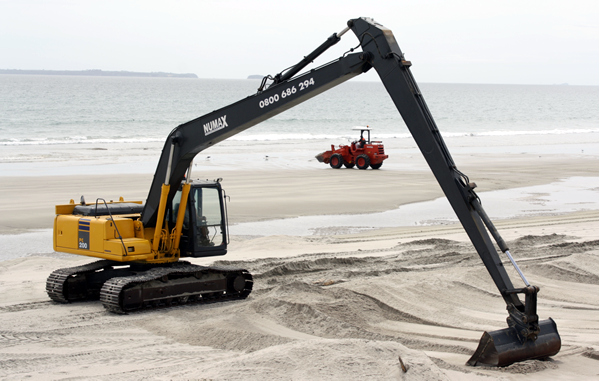 Richard Moore, On Papamoa Beach, Rena Disaster, Oil Spill, Tauranga, New Zealand