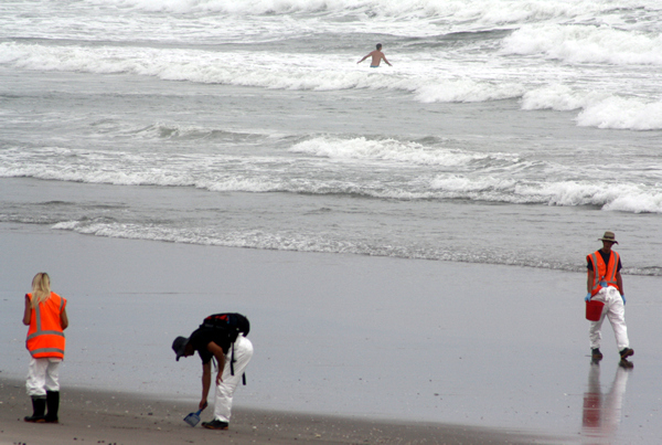 Oil Clean Up, Papamoa Beach, Rena Disaster, Oil Spill, Tauranga, New Zealand