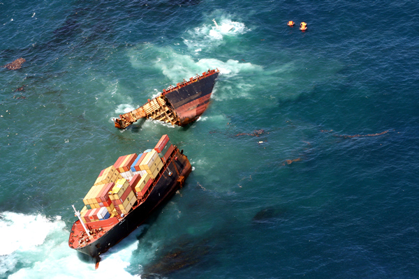 Rena Sinking on Astrolabe Reef, Rena Disaster, Oil Spill, Tauranga, New Zealand