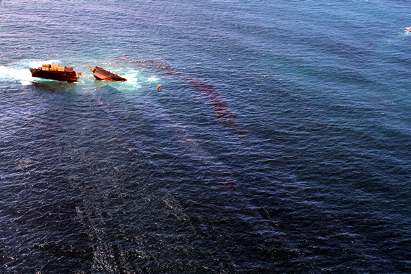 Rena Sinking on Astrolabe Reef, Rena Disaster, Oil Spill, Tauranga, New Zealand