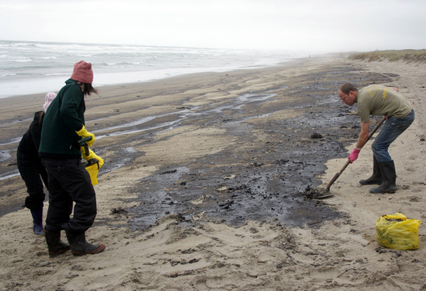 Rena Disaster, Oil Spill, Tauranga, New Zealand