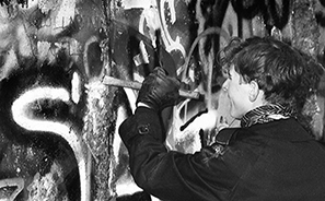 Fall of the Berlin Wall : 1989 : Photos : Richard Moore : Photographer