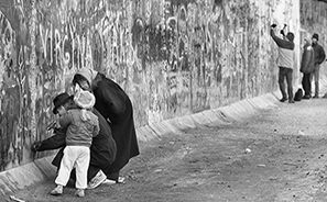 Fall of the Berlin Wall : 1989 : Photos : Richard Moore : Photographer