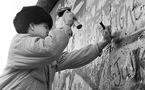 Fall of the Berlin Wall : 1989 : Photos : Richard Moore : Photographer