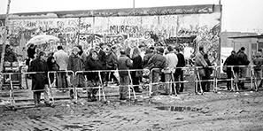 Fall of the Berlin Wall : 1989 : Photos : Richard Moore : Photographer