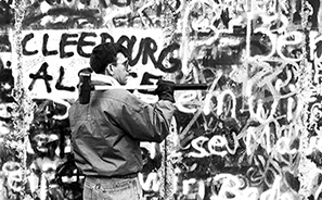 Fall of the Berlin Wall : 1989 : Photos : Richard Moore : Photographer