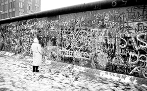 Fall of the Berlin Wall : 1989 : Photos : Richard Moore : Photographer