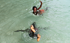 Solomon Islands : Travel :  Photos : Richard Moore : Photographer