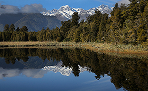 Travel :  South Island : New Zealand :  Photos : Richard Moore : Photographer